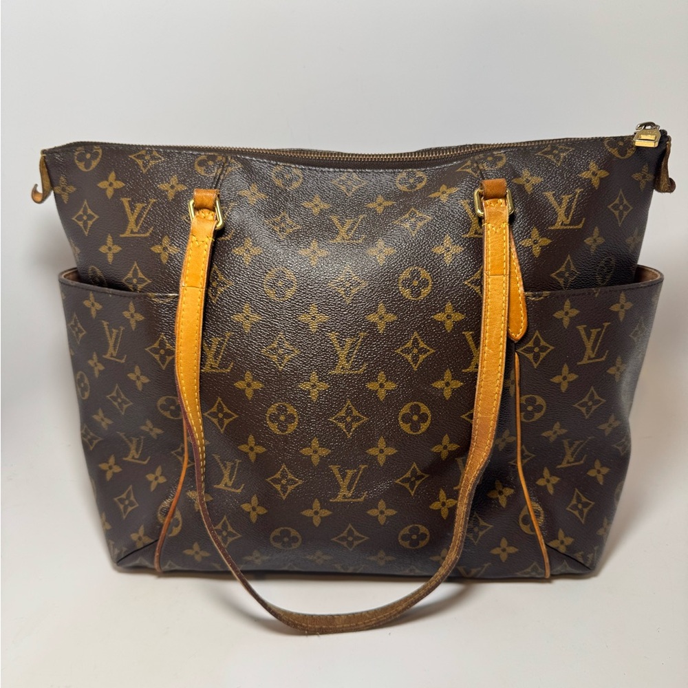 SOLD Louis Vuitton Totally MM Monogram Tote Bag - Picture 2 of 14
